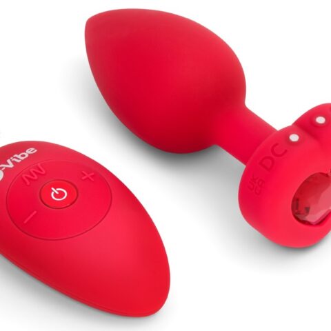 Анальна пробка з вібрацією та пультом керування B-Vibe Vibrating Heart Plug червона, M/L